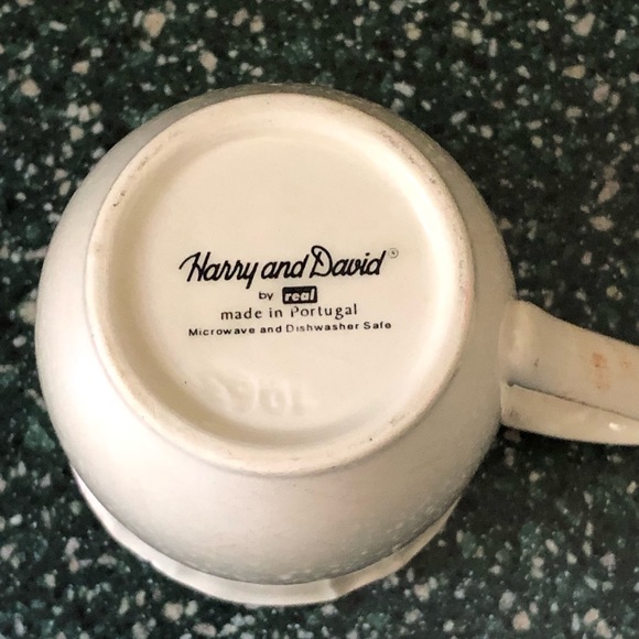 Harry & David Ruffle Trim Rustic Off White Coffee Tea Mug Made in Portugal 1063 - Picture 2 of 4